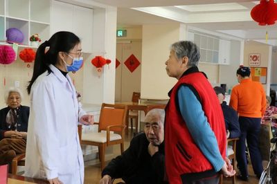 醫生在身旁，硬核托起健康“夕陽紅”——記社區健康咨詢服務的溫暖力量